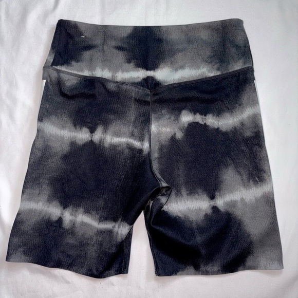 Nike Size M Black & Grey One Luxe 7 Inch Inseam Athletic Gym Bike Shorts - Picture 6 of 7